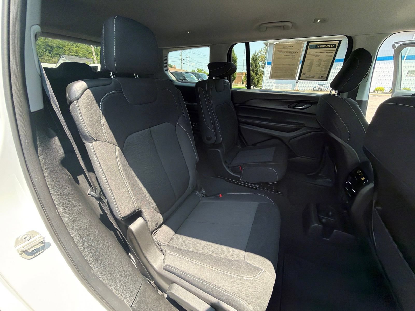 Used 2023 Jeep Grand Cherokee L Laredo AWD/4WD image 25