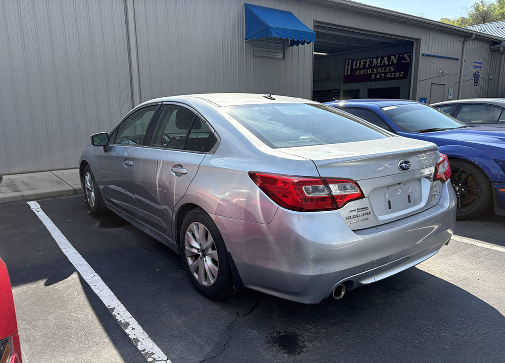 Used 2016 Subaru Legacy 2.5i Premium w/ Popular Package #2 AWD/4WD image 2