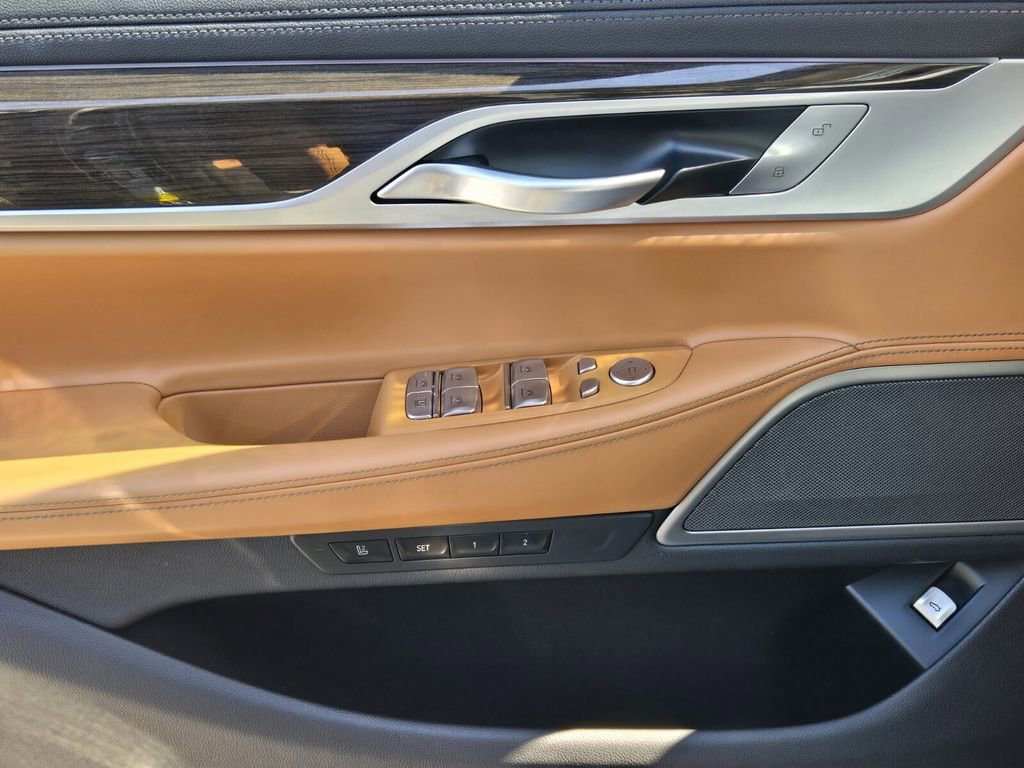 Used 2022 BMW 740i xDrive w/ Premium Package image 29