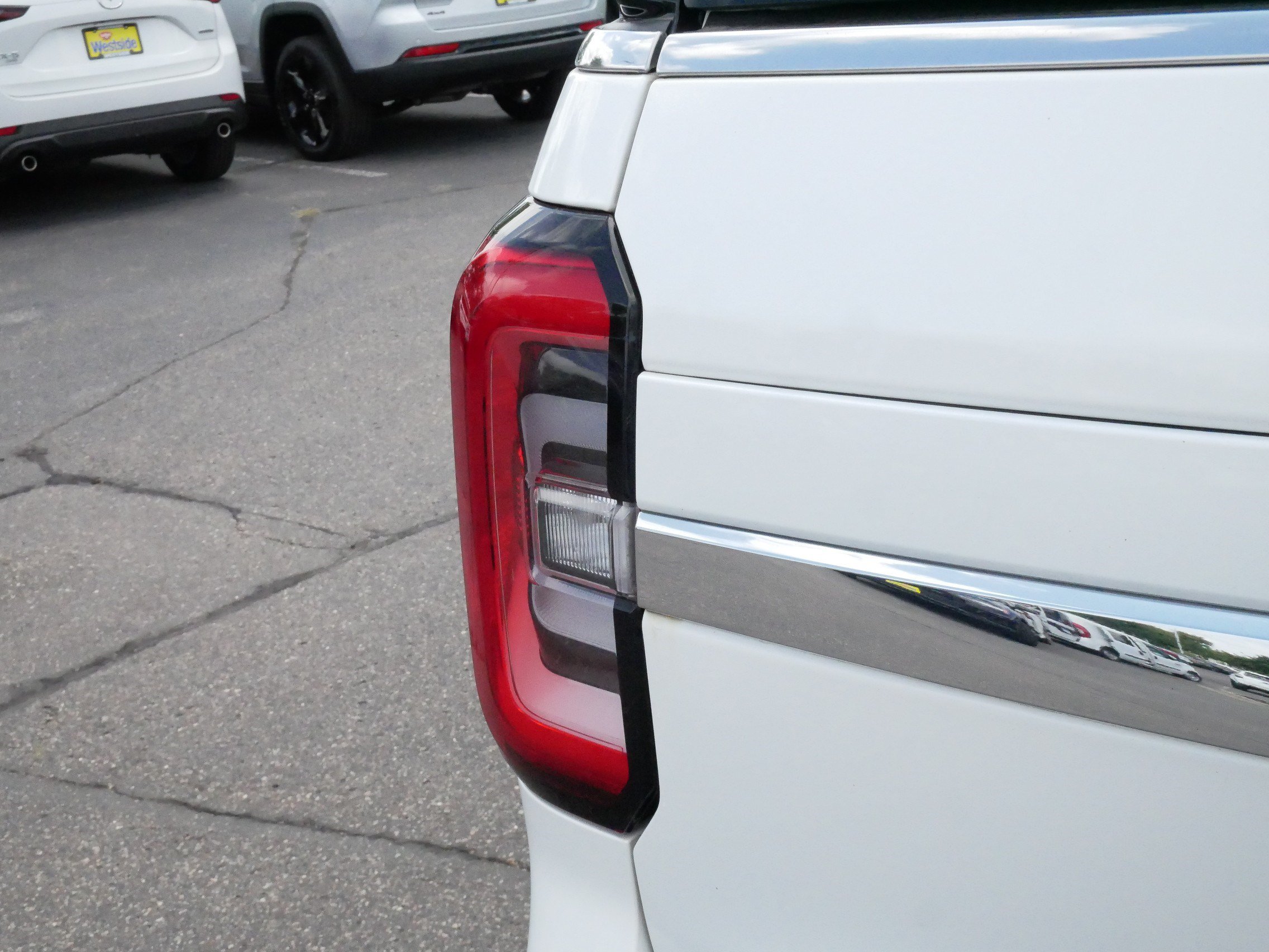 Used 2023 Ford Expedition Limited AWD/4WD image 17