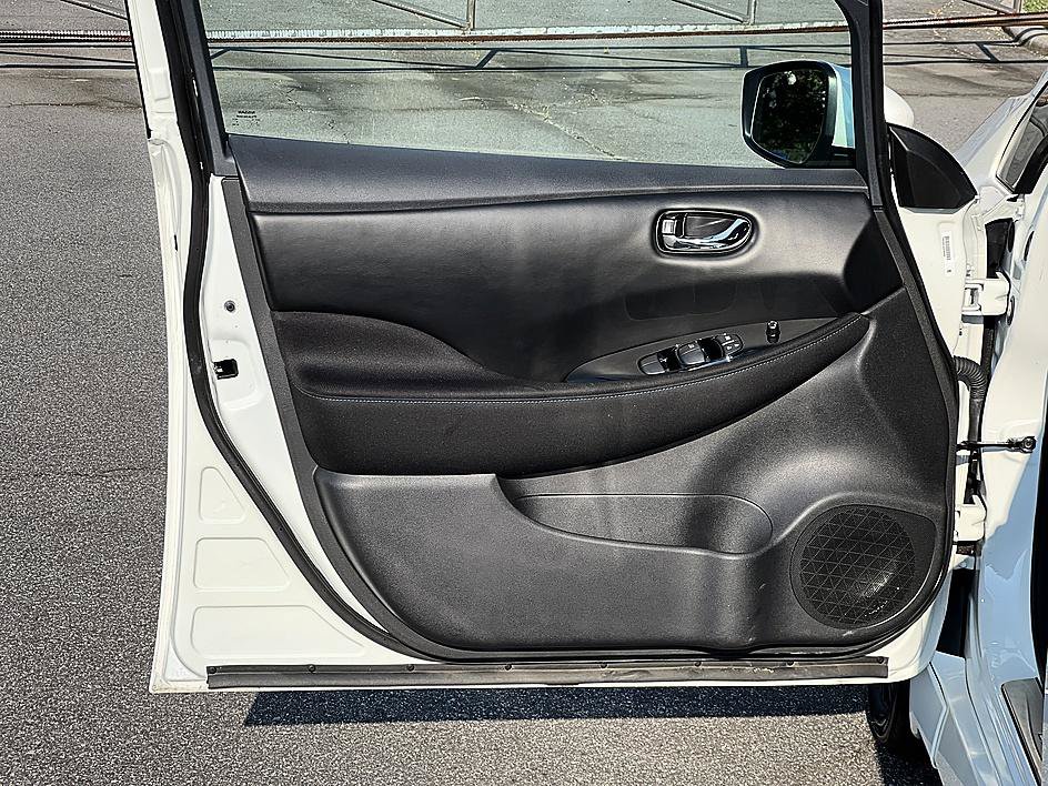 Certified 2025 Nissan Leaf SV Plus FWD image 19