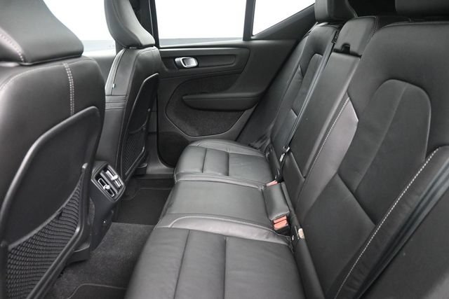 Used 2023 Volvo XC40 B4 Ultimate FWD image 11