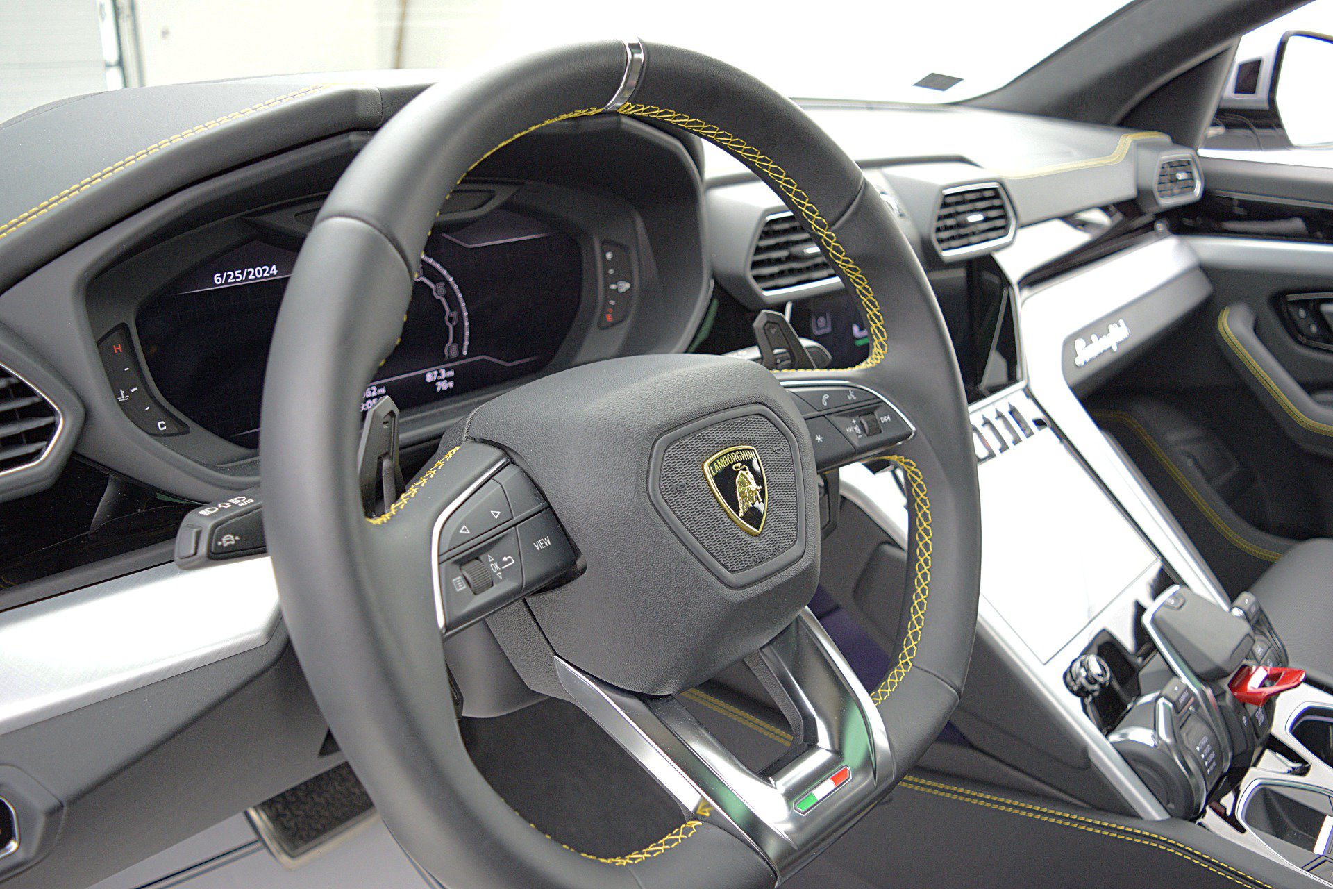 Used 2023 Lamborghini Urus S AWD/4WD image 23