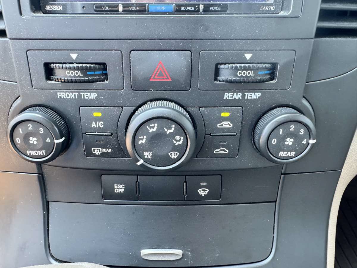 Used 2012 Kia Sedona LX w/ PWR Pkg FWD image 44