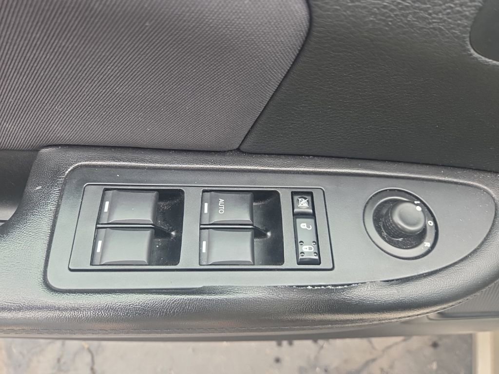 Used 2013 Chrysler 200 Touring image 10