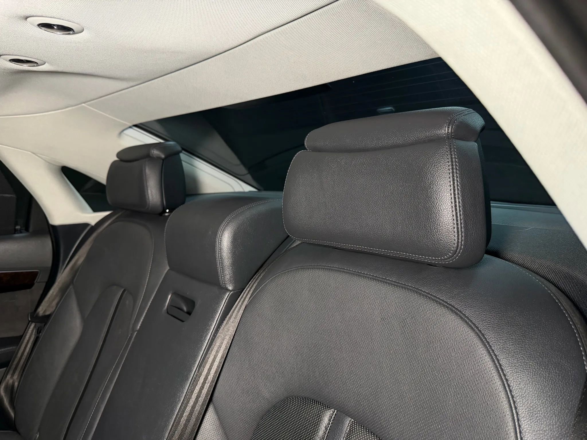 Used 2012 Audi A8 L 4.2 image 21