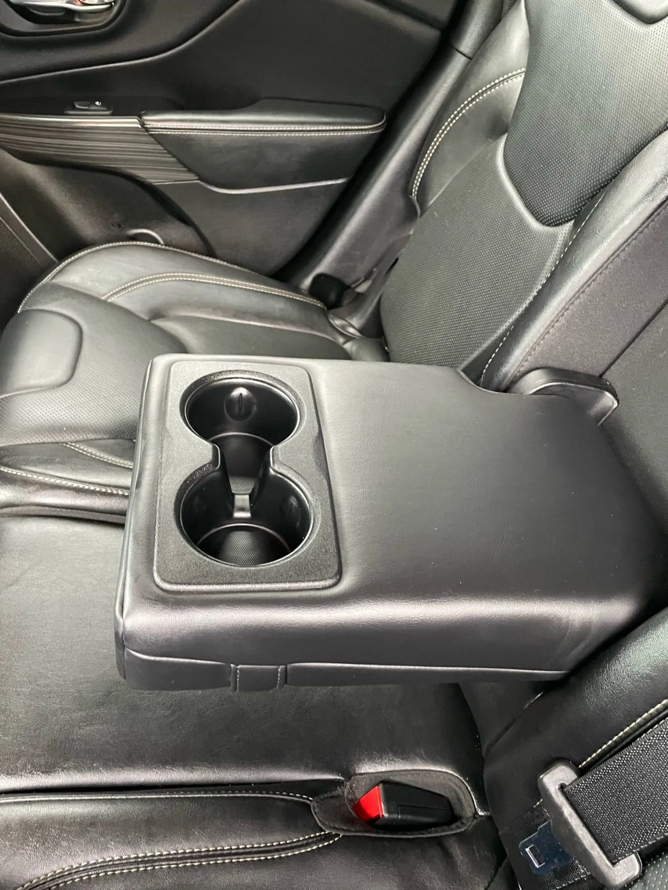 Used 2015 Jeep Cherokee Limited w/ Luxury Group image 28