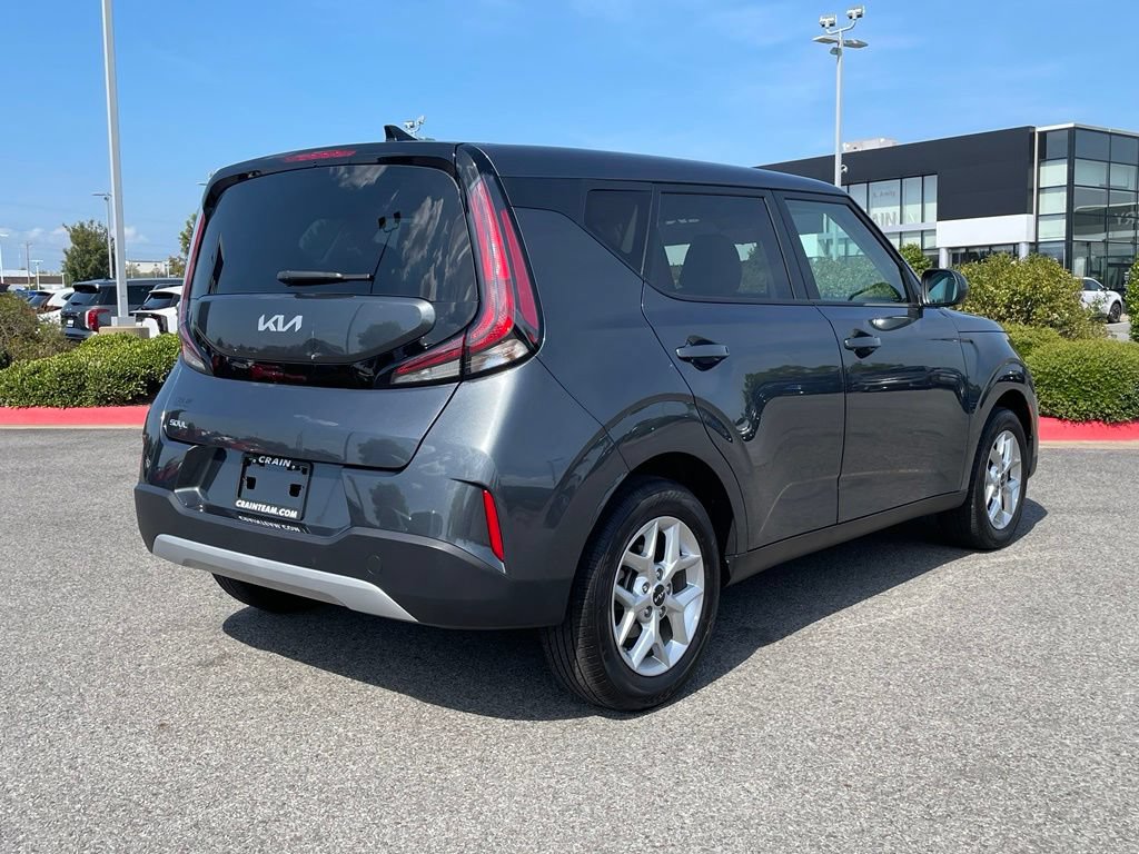 Certified 2025 Kia Soul LX w/ LX Technology Package FWD image 8