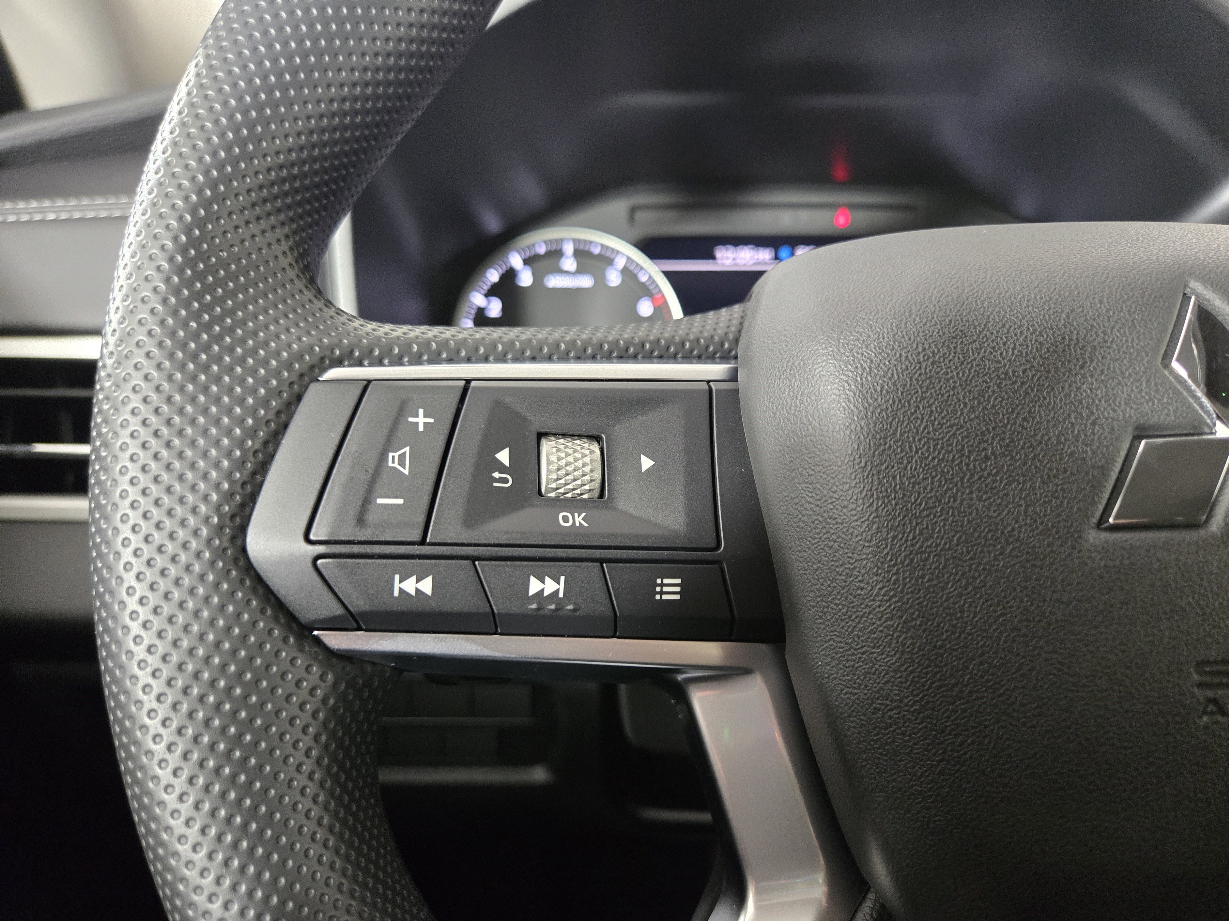 New 2026 Mitsubishi Outlander ES image 15