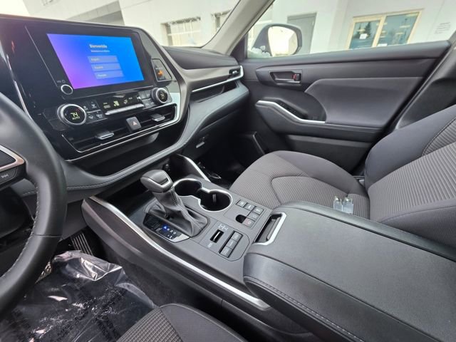 Used 2024 Toyota Highlander LE image 18