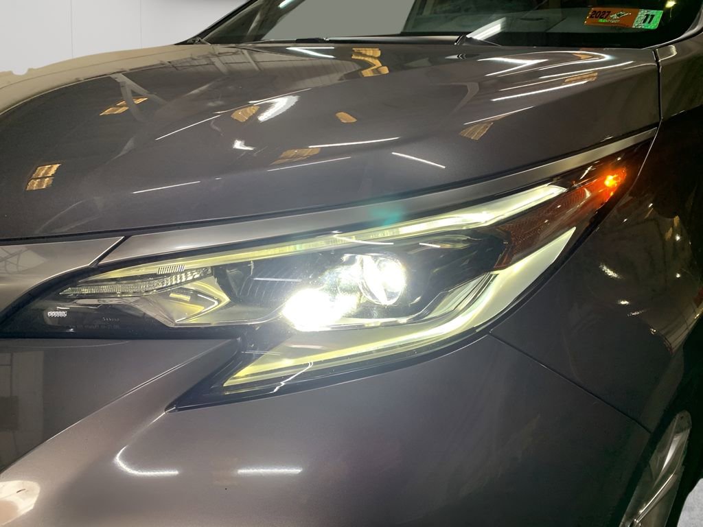 Used 2024 Toyota Sienna Platinum image 29