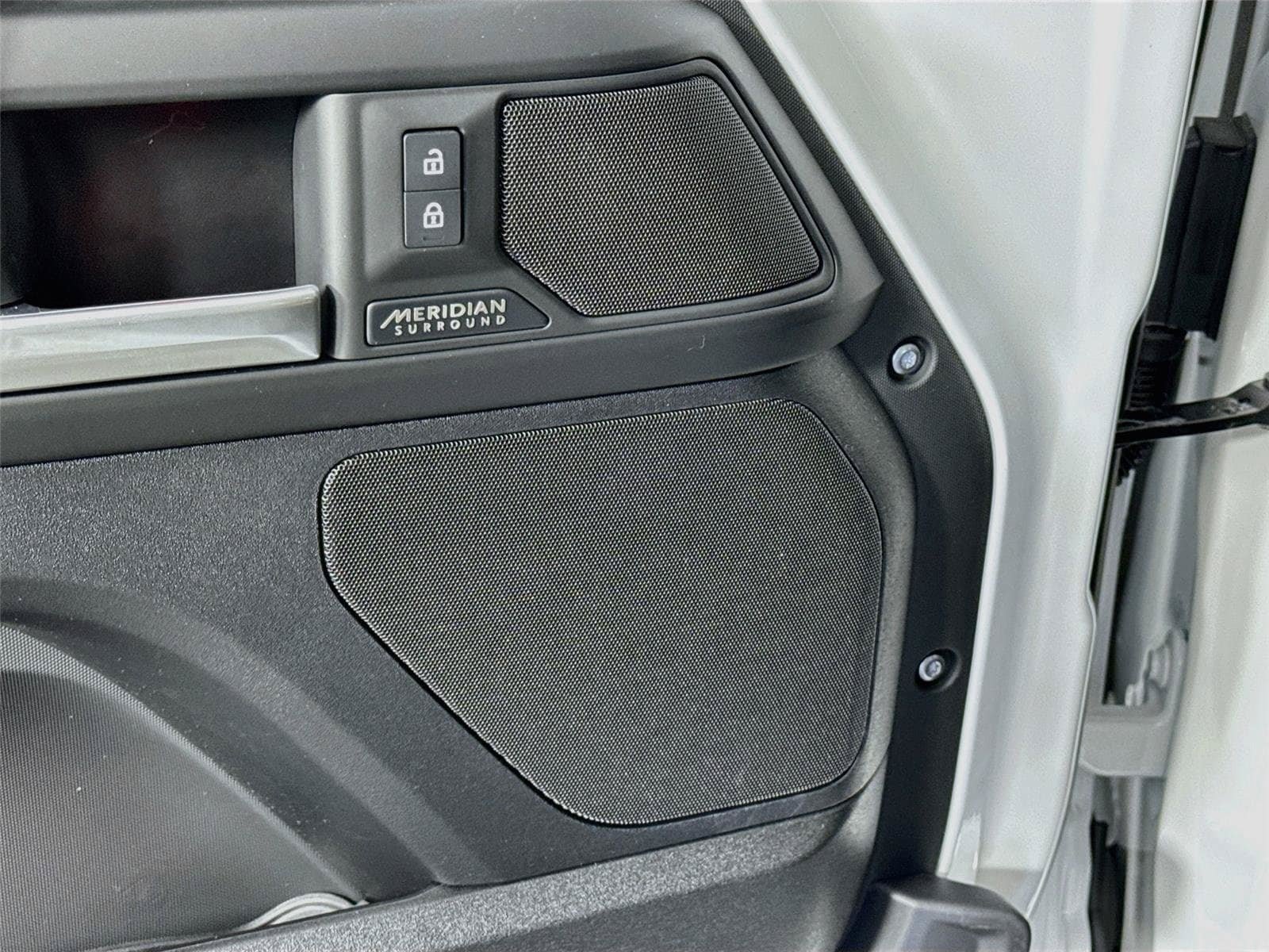 New 2026 Land Rover Defender 110 X-Dynamic SE AWD/4WD image 21