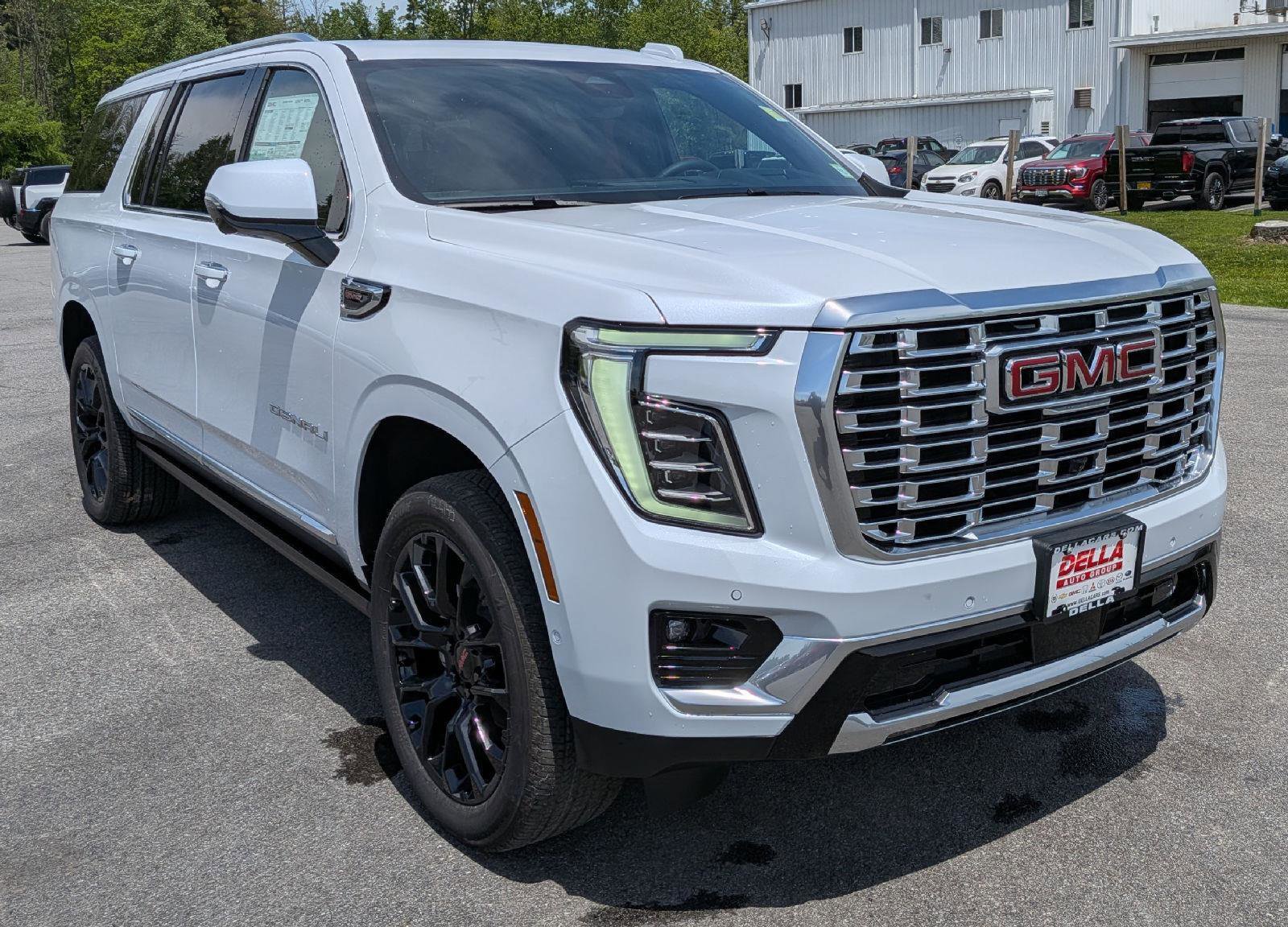New 2026 GMC Yukon XL Denali w/ Denali Reserve Package AWD/4WD image 3