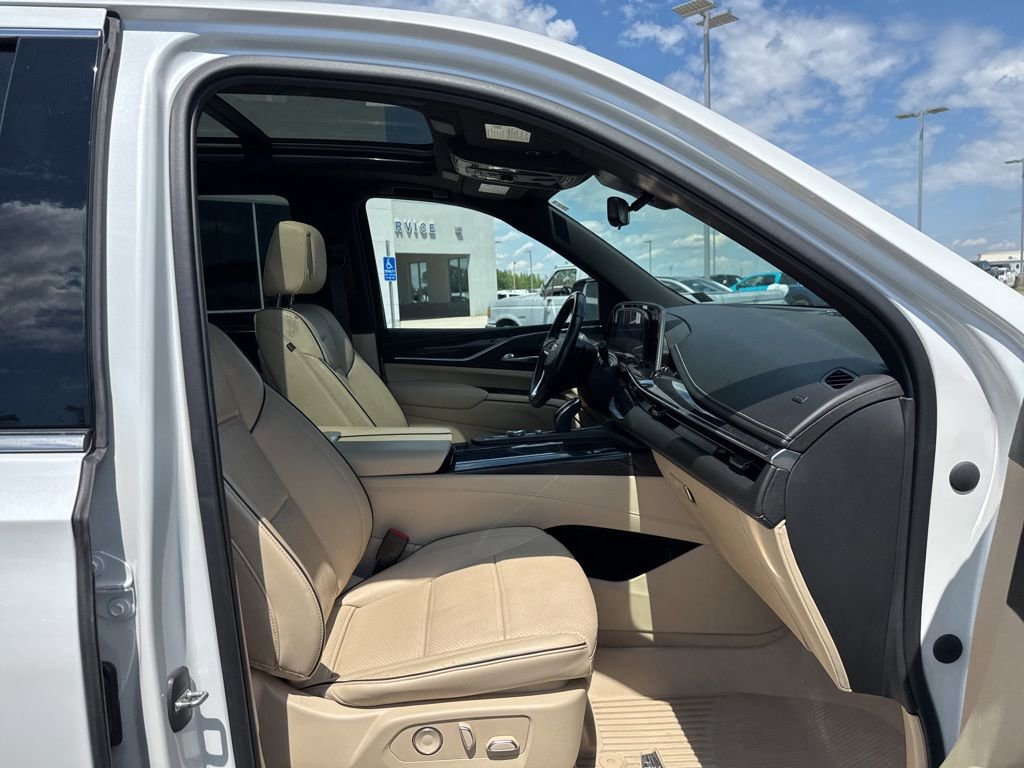 Used 2021 Cadillac Escalade Premium Luxury w/ Performance Package image 23