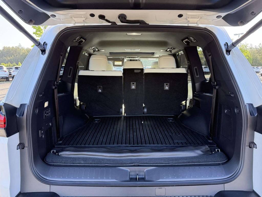 Used 2025 Lexus LX 600 4WD w/ Accessory Package (2T) image 28