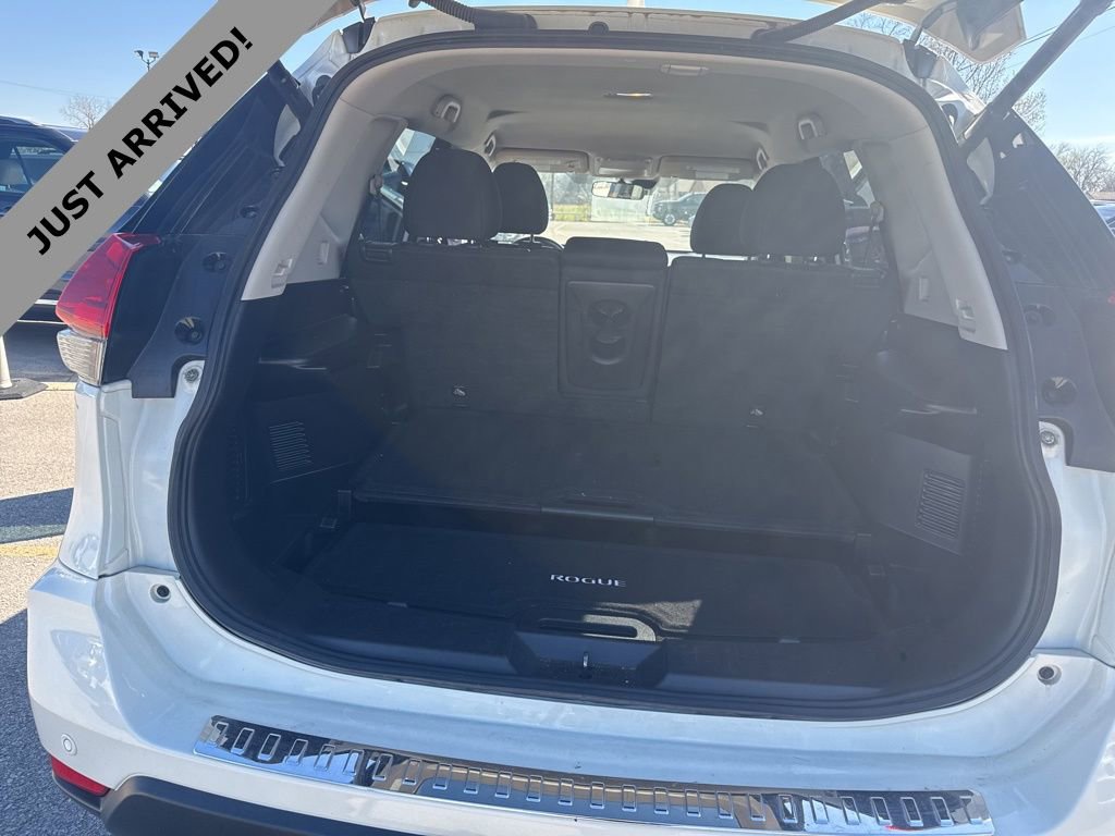 Used 2020 Nissan Rogue SV image 13