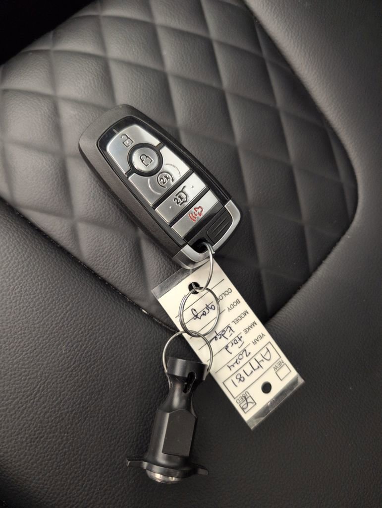 Used 2024 Ford Edge Titanium image 48