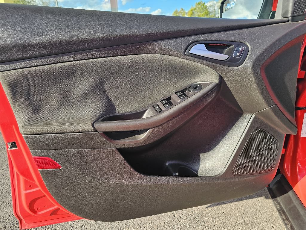 Used 2016 Ford Focus SE w/ Equipment Group 201A FWD image 36