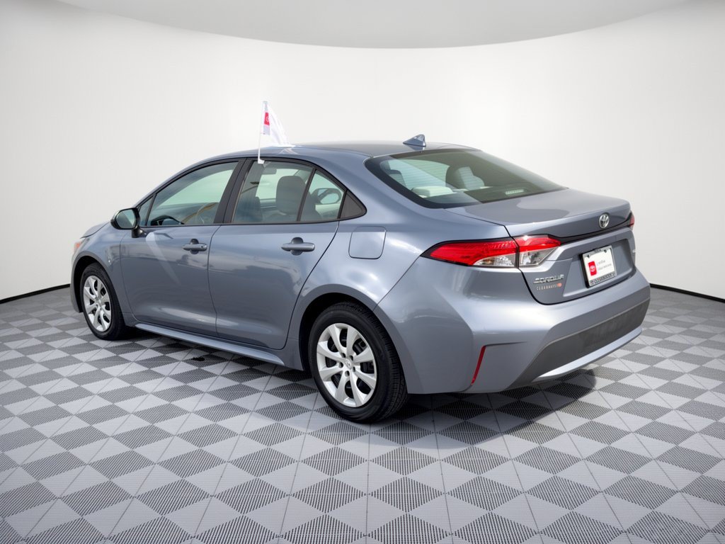 Used 2022 Toyota Corolla LE FWD image 3