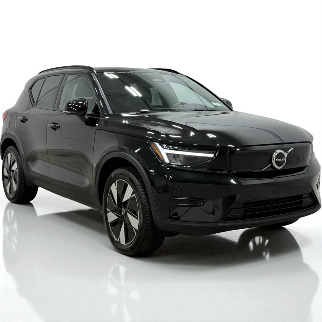 Used 2024 Volvo XC40 Recharge Core w/ Protection Package Premier image 5