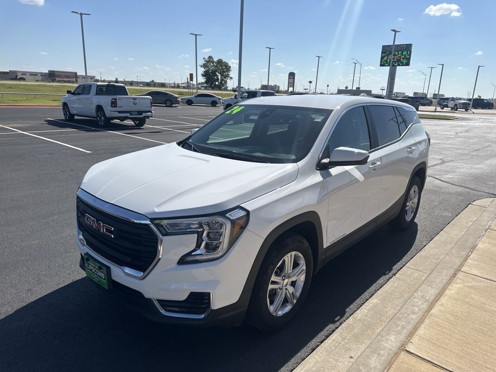 Used 2024 GMC Terrain SLE image 4