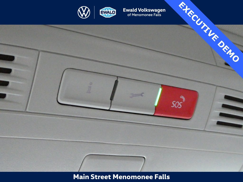 Certified 2025 Volkswagen Taos SE image 20