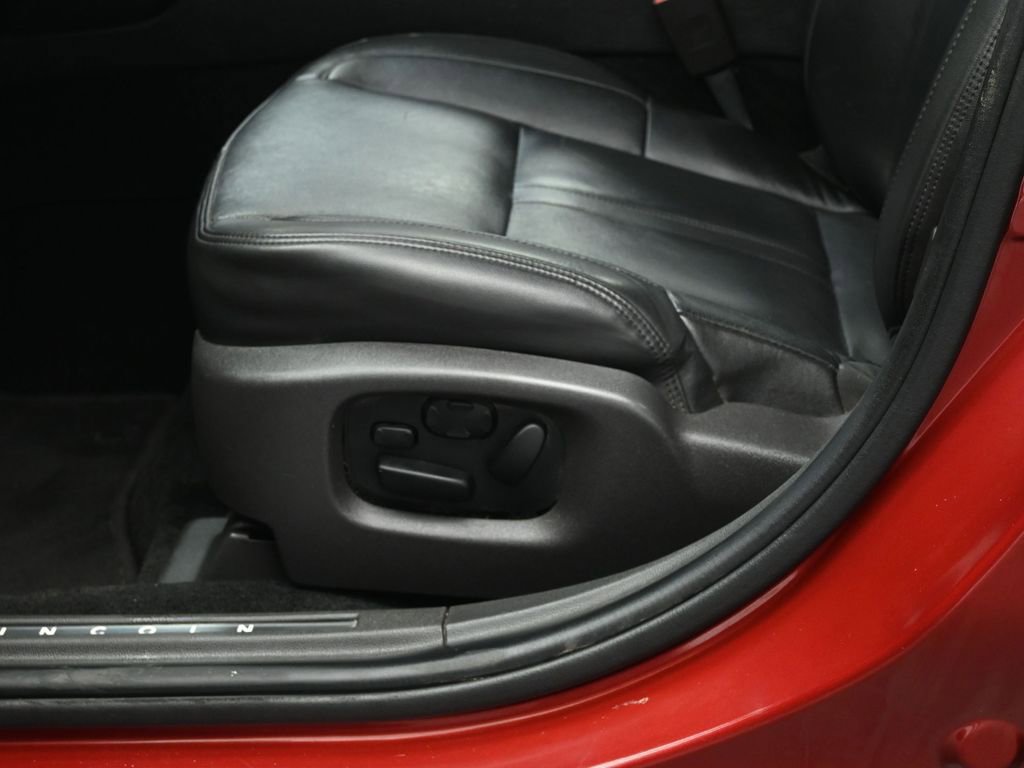 Used 2013 Lincoln MKS AWD image 10