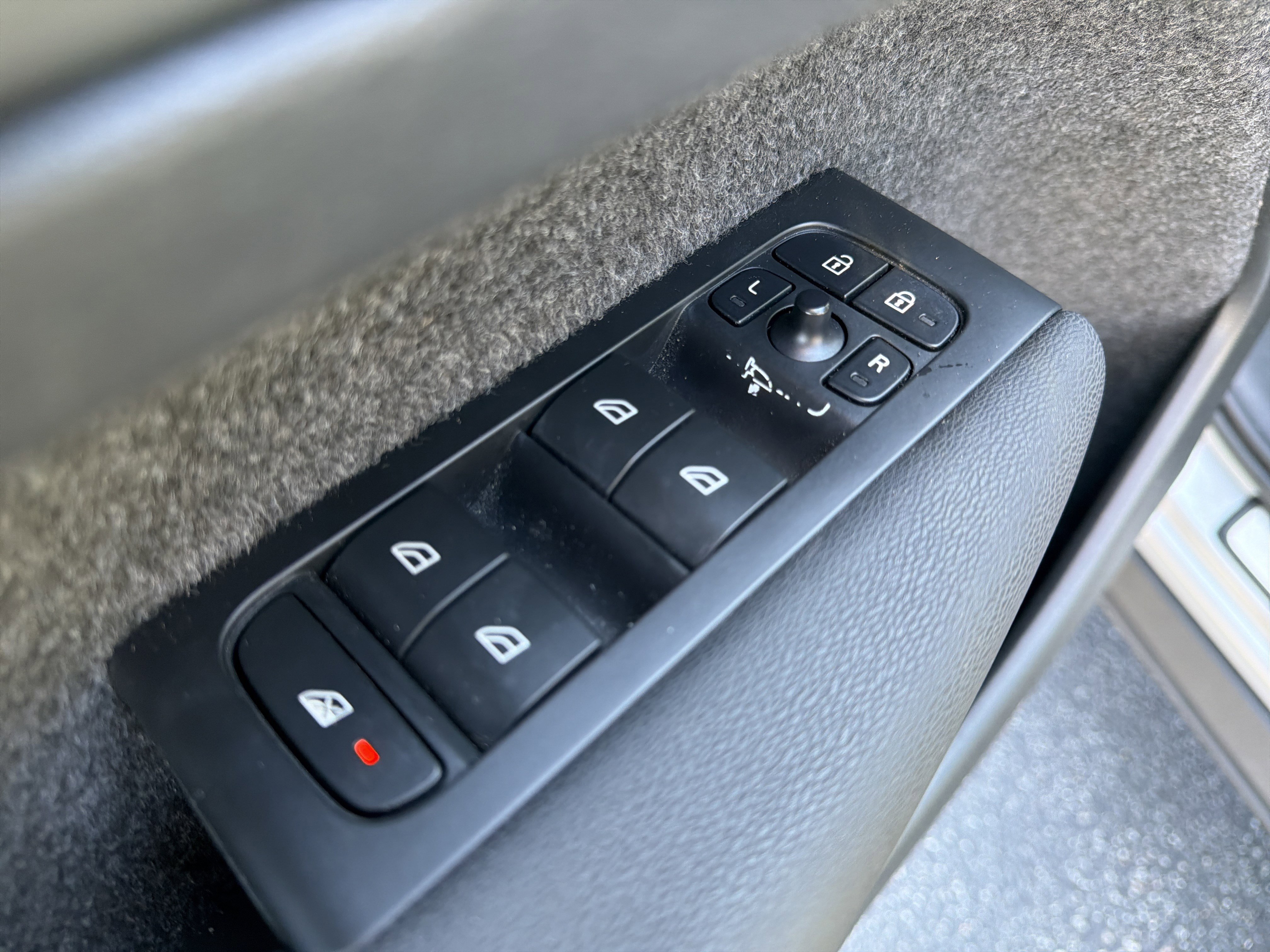 Certified 2023 Volvo XC40 B4 Plus w/ Driver Assist Package image 15