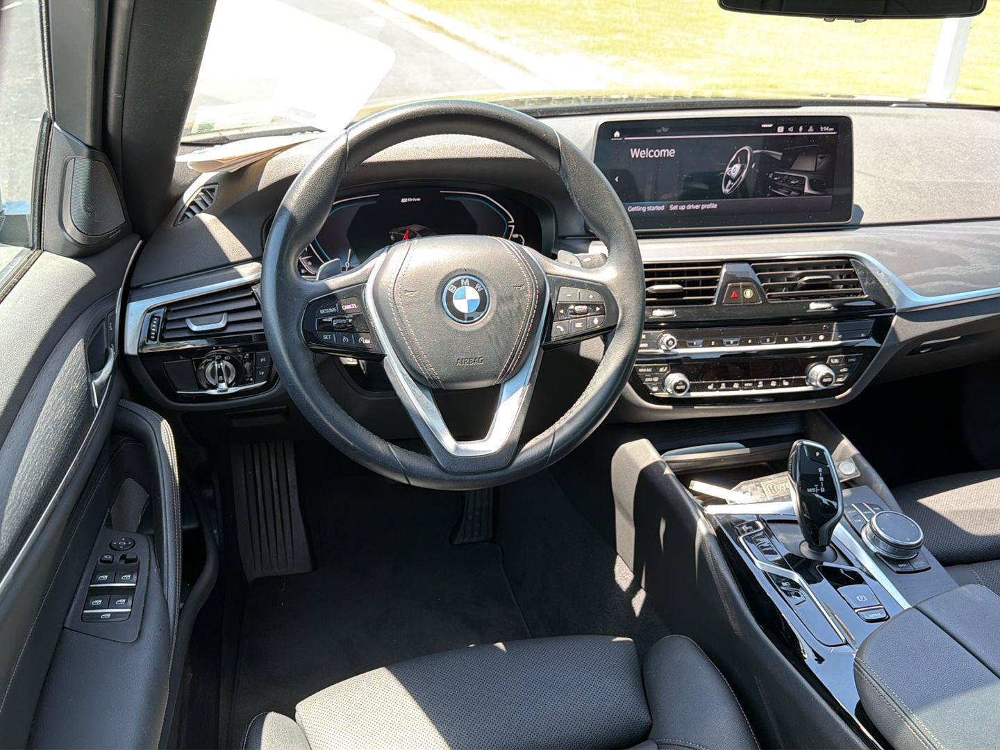 Used 2023 BMW 530e w/ Premium Package RWD image 18