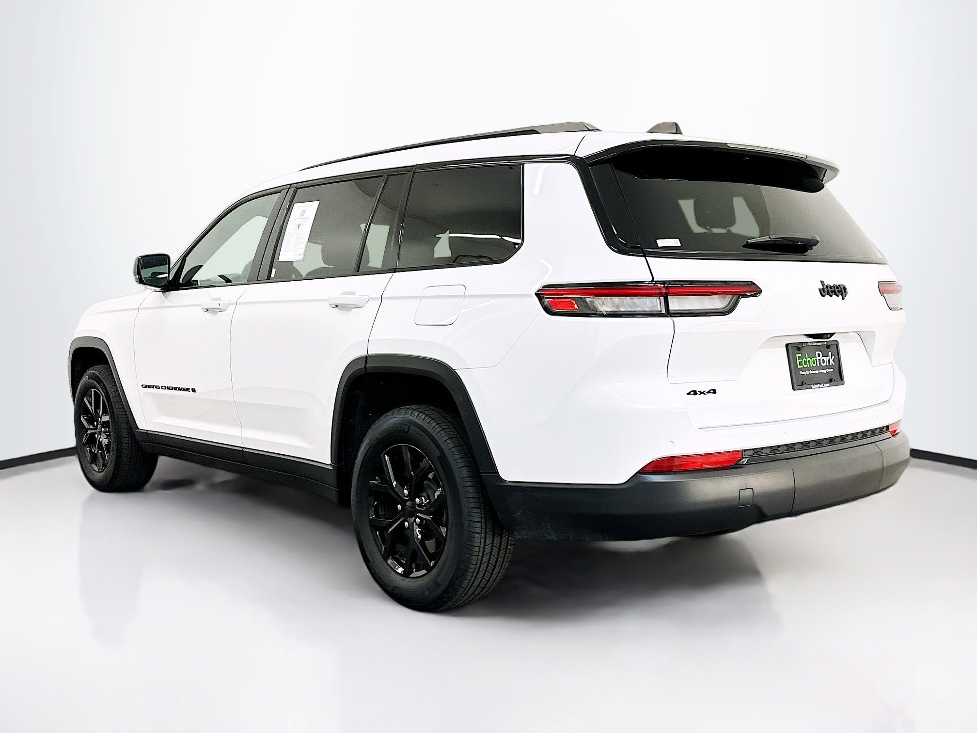 Used 2024 Jeep Grand Cherokee L Laredo image 5