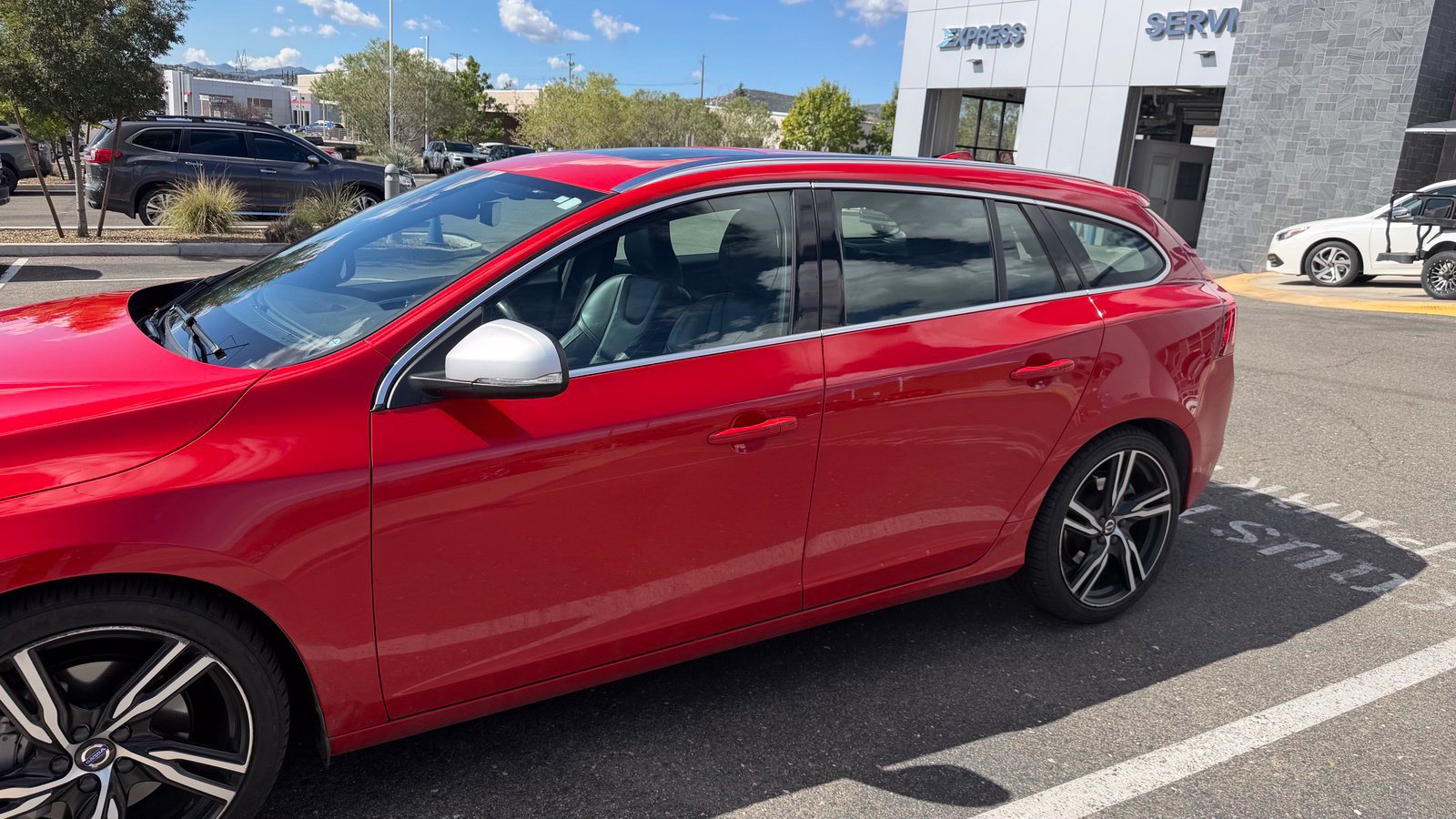 Used 2017 Volvo V60 T6 R-Design Platinum w/ Climate Package AWD/4WD image 3