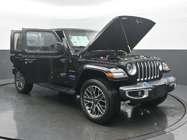 Used 2023 Jeep Wrangler Unlimited Sahara w/ Cold Weather Group AWD/4WD image 54