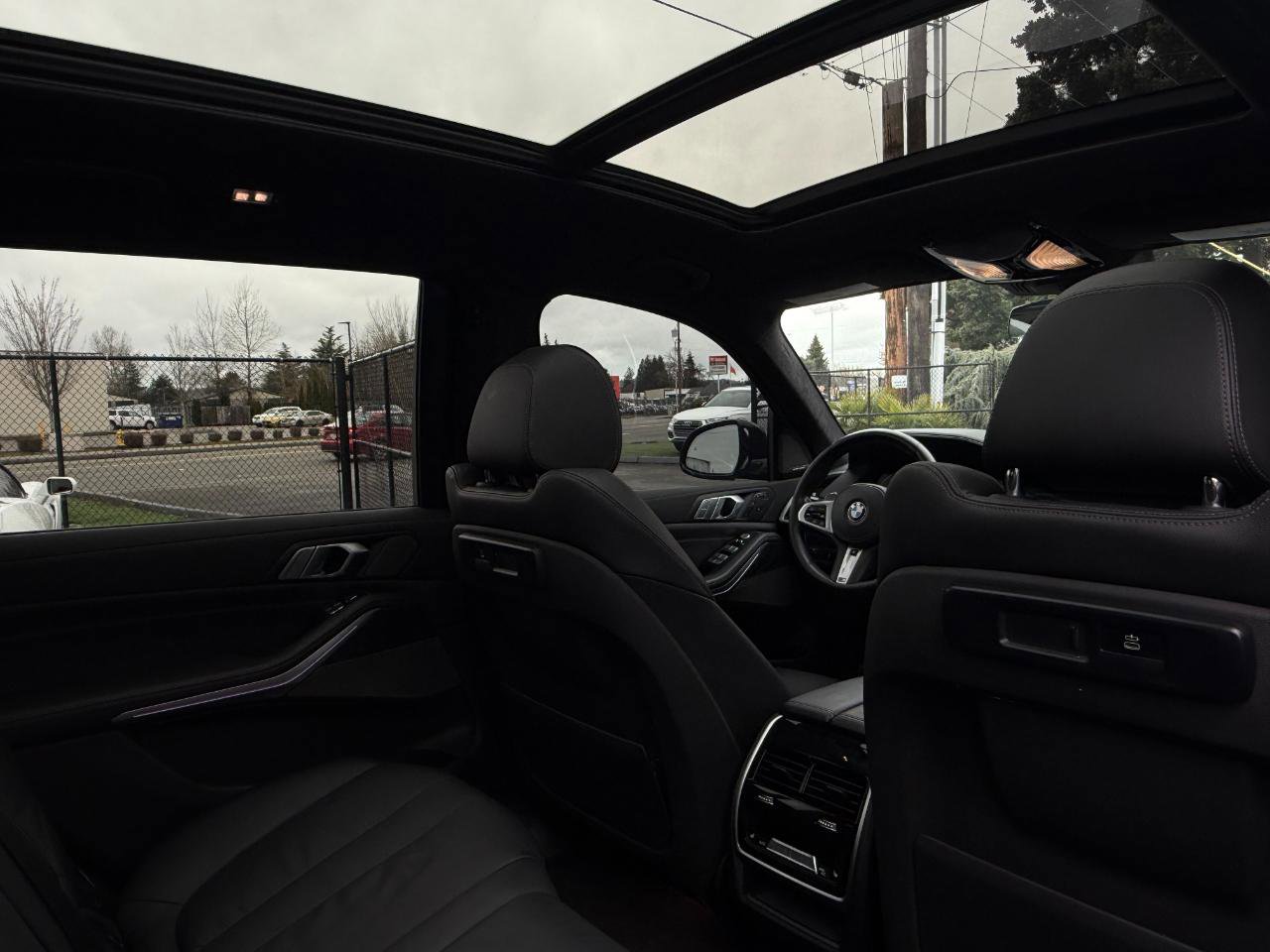 Used 2020 BMW X7 xDrive40i w/ M Sport Package image 28