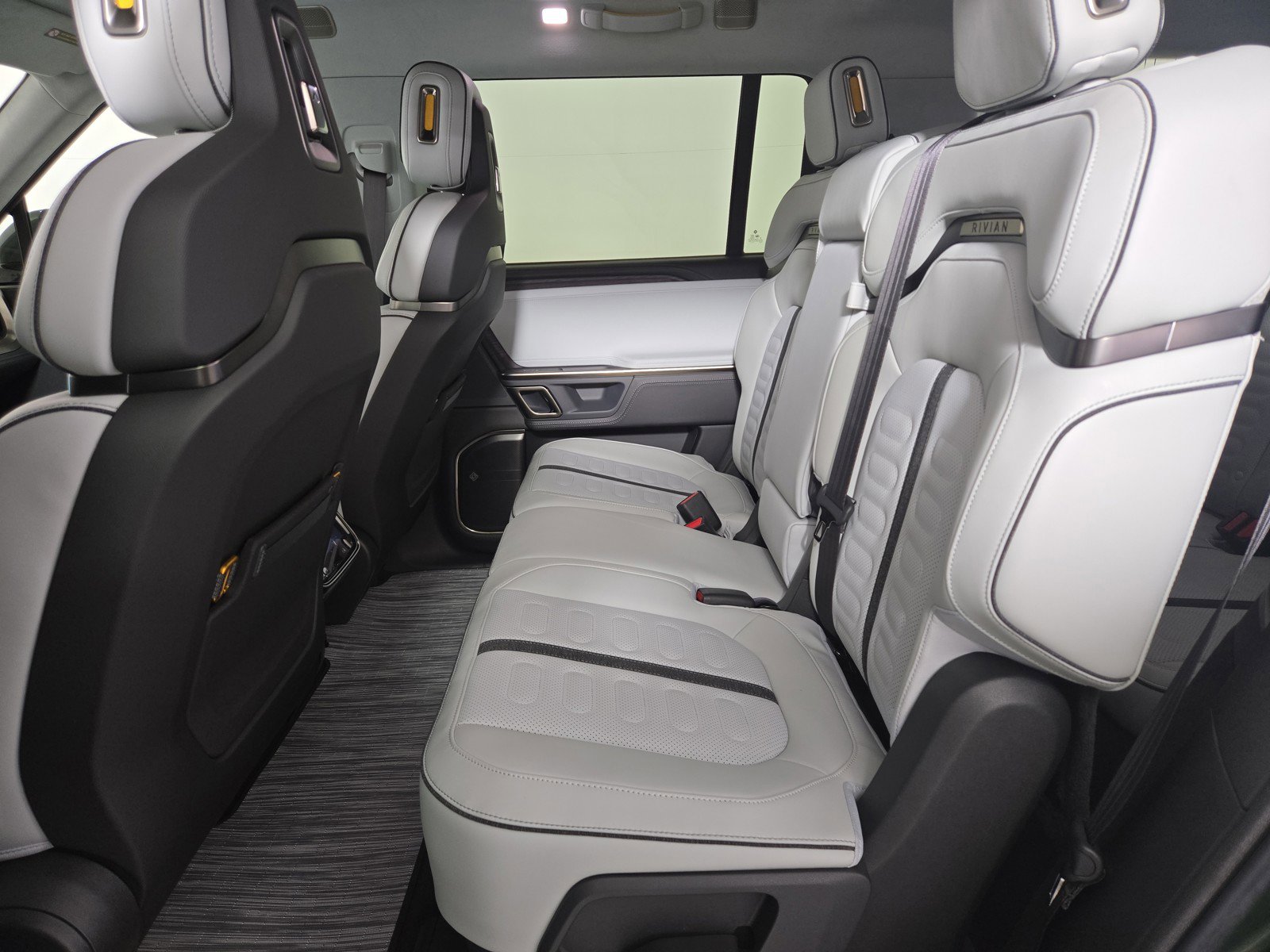 Used 2024 Rivian R1S Adventure image 21