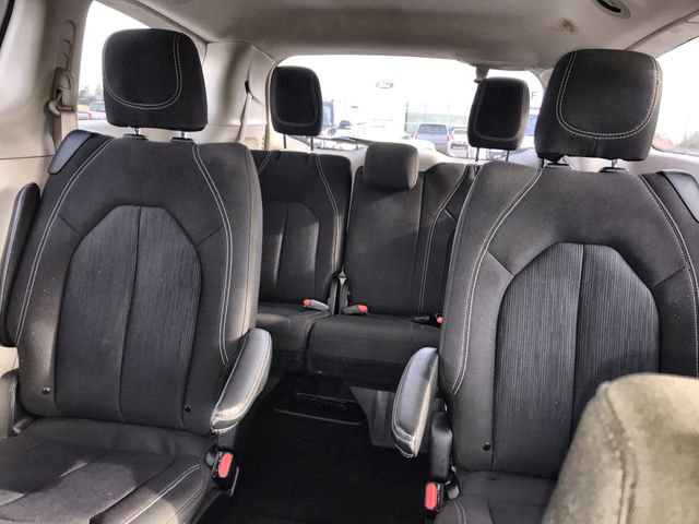 Used 2023 Chrysler Voyager LX image 21
