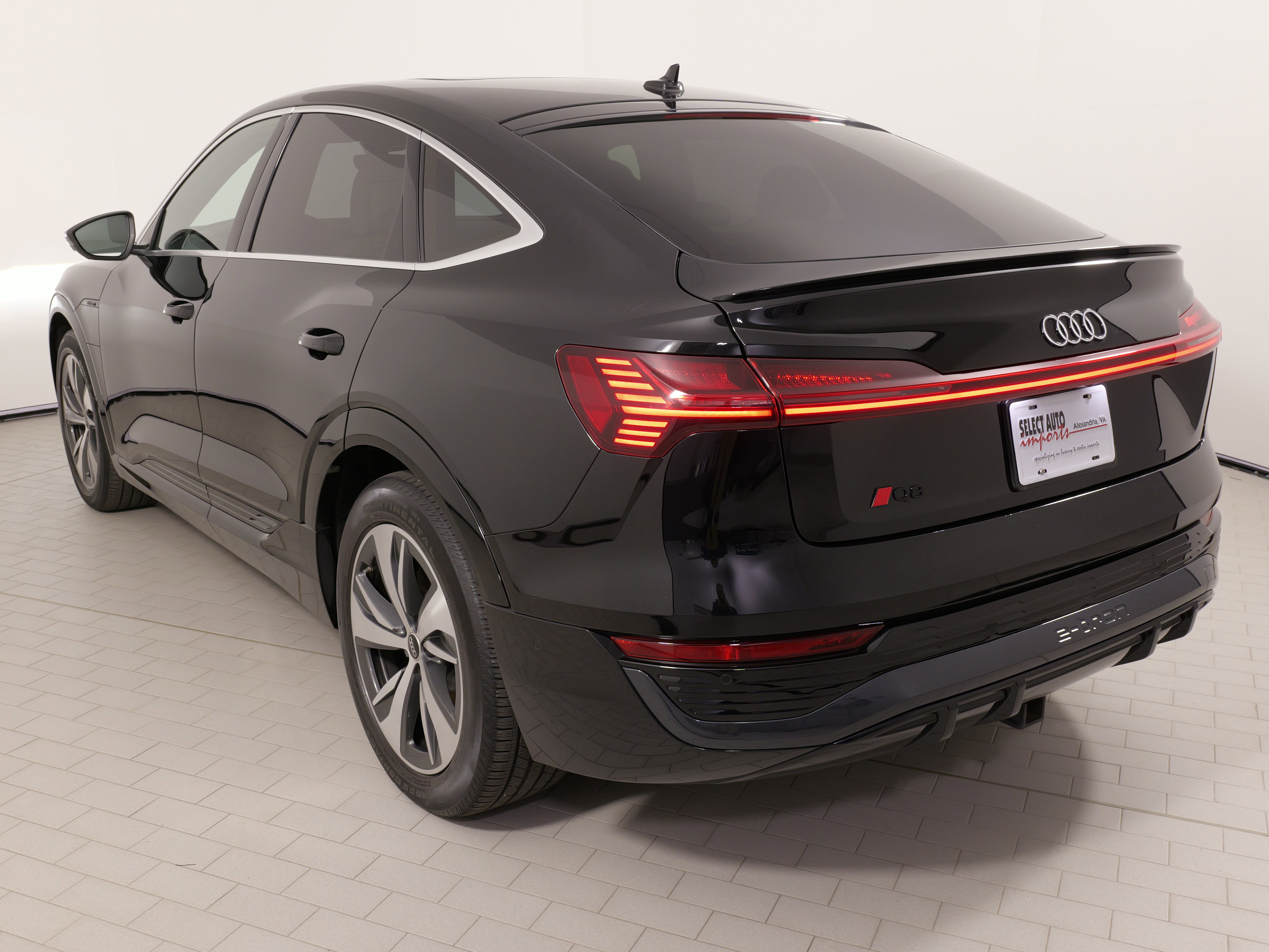 Used 2024 Audi Q8 e-tron Premium Plus w/ Premium Plus Package image 13