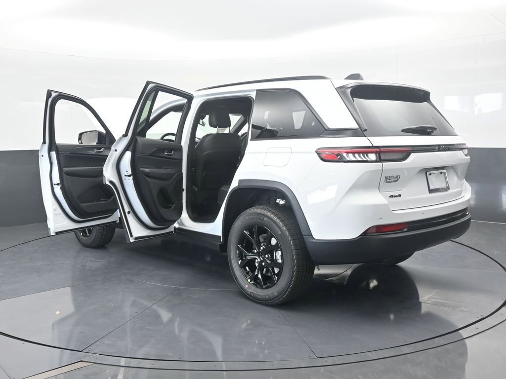 New 2025 Jeep Grand Cherokee Altitude image 70