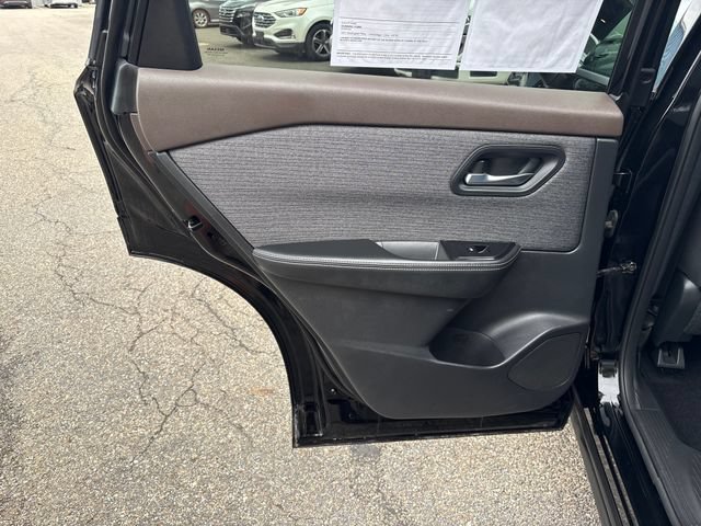 Used 2021 Nissan Rogue SV AWD/4WD image 18