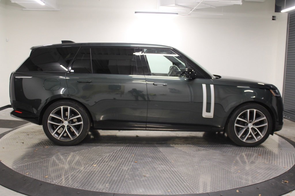 Used 2024 Land Rover Range Rover Long Wheelbase Autobiography image 9