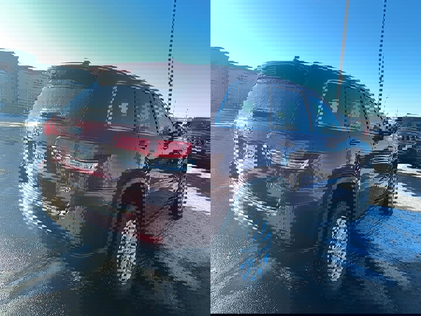 Used 2022 Jeep Grand Cherokee Laredo X image 5