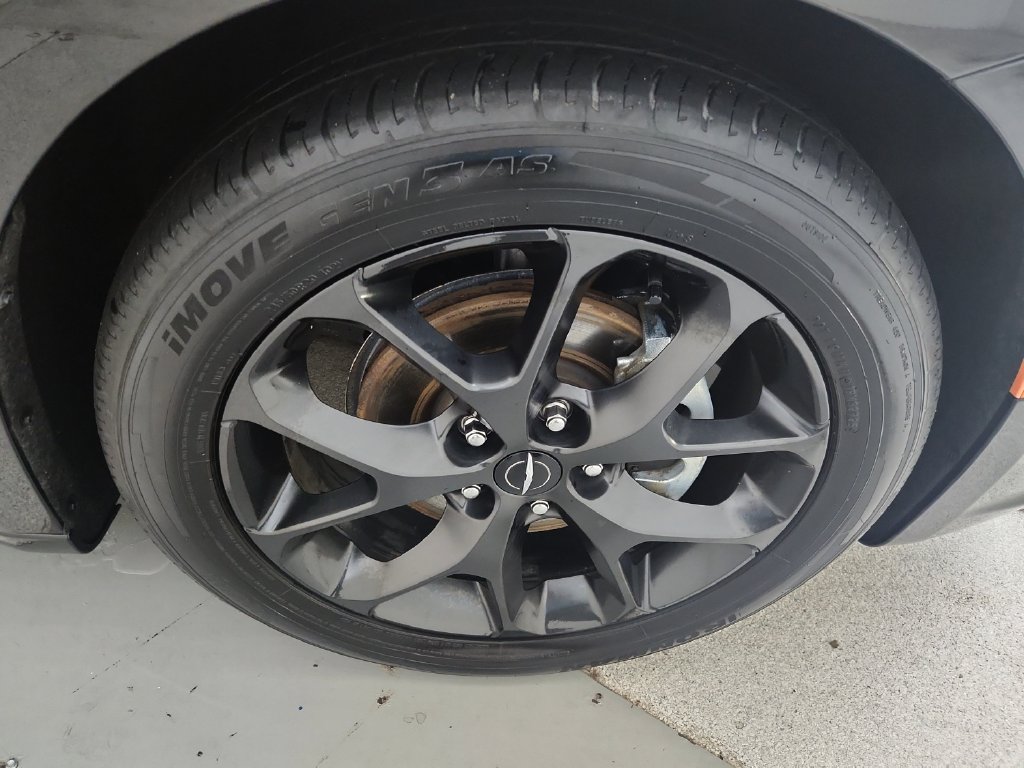 Certified 2025 Chrysler Pacifica Limited FWD image 40