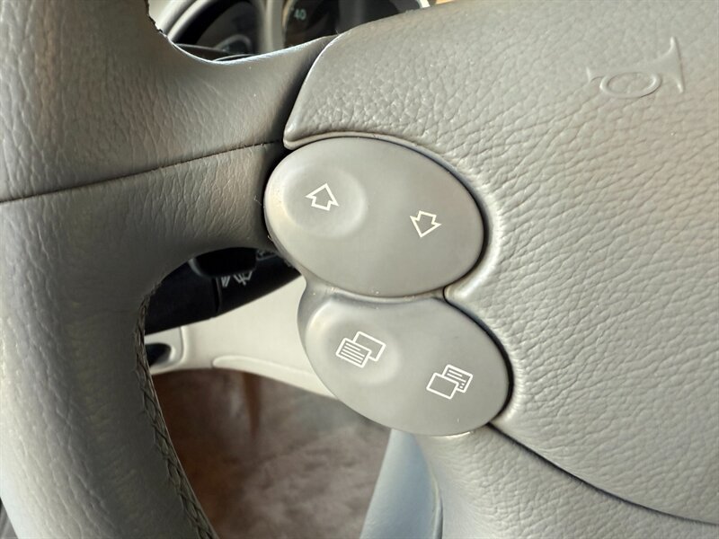 Used 2007 Mercedes-Benz SL 550 image 24