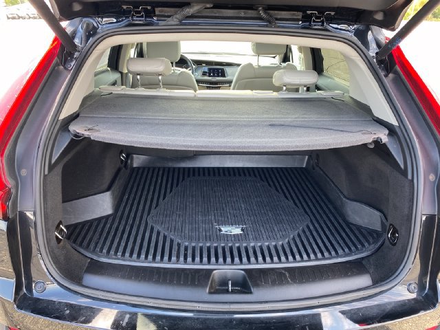 Used 2023 Cadillac XT4 Luxury w/ Cold Weather Package AWD/4WD image 21