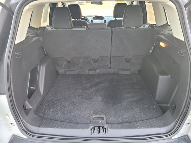 Used 2017 Ford Escape SE w/ SE Cold Weather Package AWD/4WD image 18