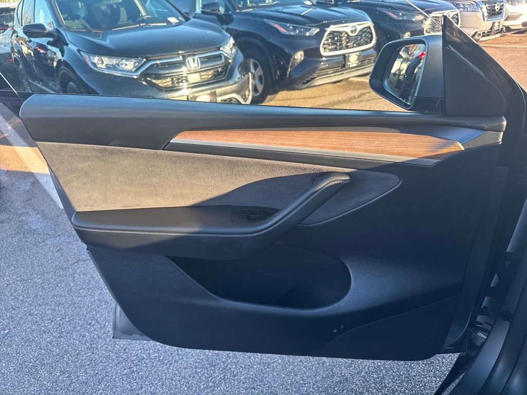 Used 2025 Tesla Model Y Long Range image 35