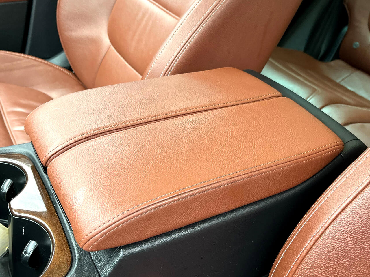 Used 2015 Volkswagen Touareg TDI image 34