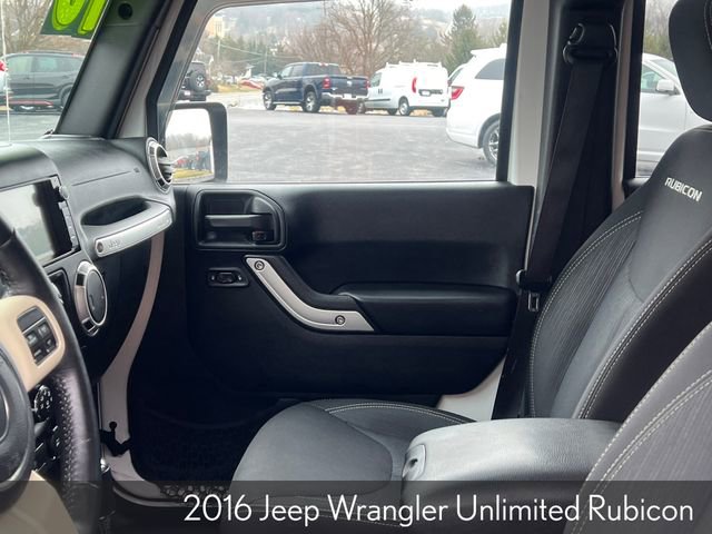 Used 2016 Jeep Wrangler Unlimited Rubicon w/ Connectivity Group image 22