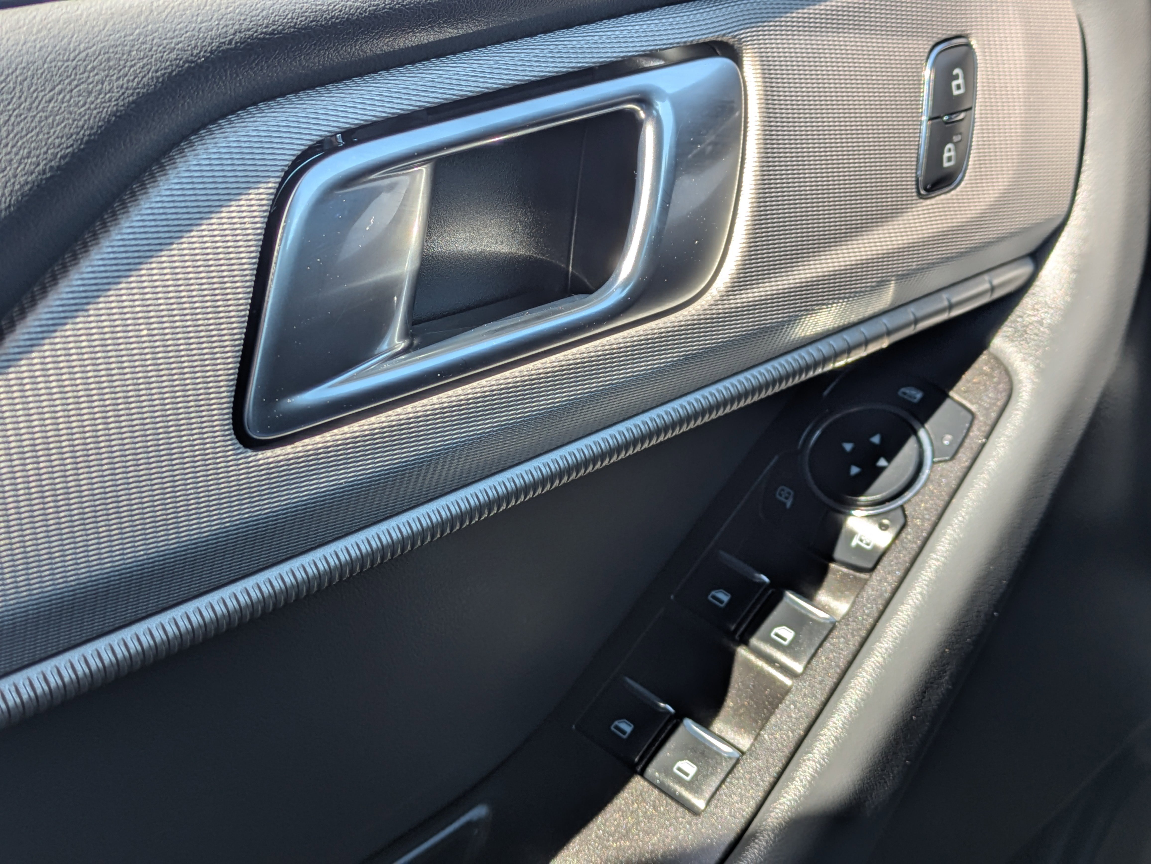 Used 2025 Ford Explorer Active w/ Active Comfort Package RWD image 28