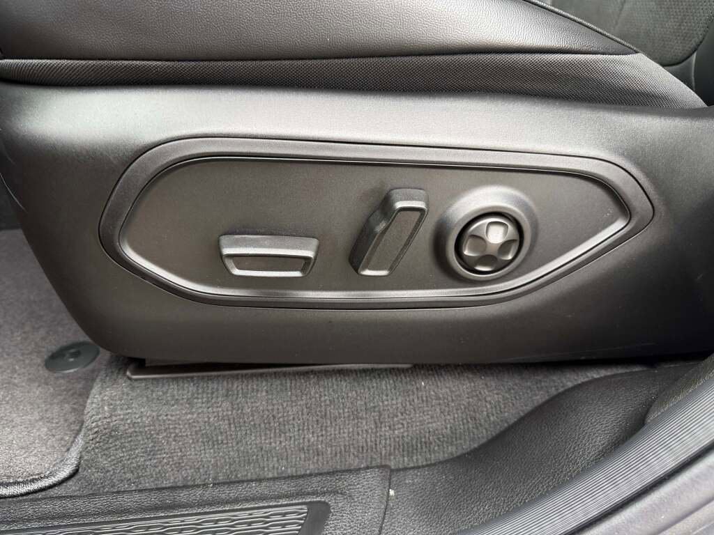 New 2026 Jeep Grand Cherokee Altitude image 28