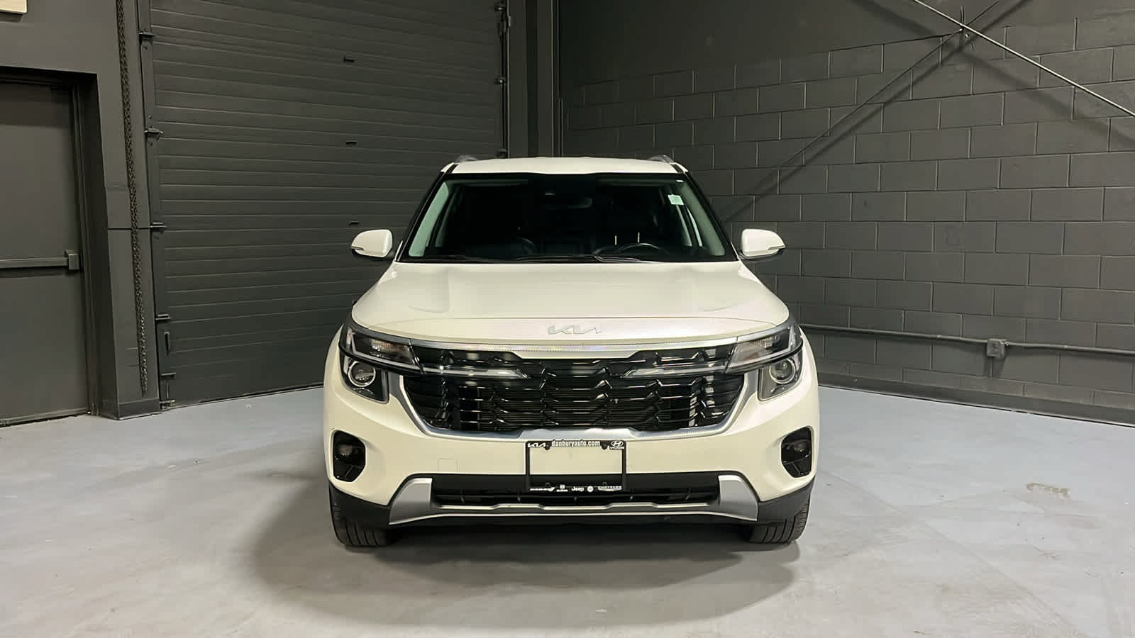 Used 2024 Kia Seltos EX FWD image 2